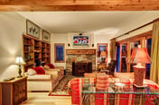 The Crescent Ridge, 2BR Ski Condo, Walk to Lifts!