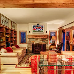 The Crescent Ridge, 2BR Ski Condo, Walk to Lifts!