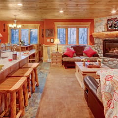 The Timber Wolf Lodge 2BR, mins to Canyons Skiing