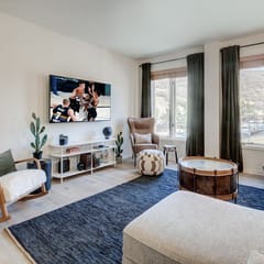 The Pioneer on Main | 1BR, Walk to Town Lift