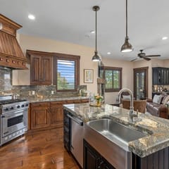 2BR Canyons Villa - Pool, Hot Tub, Walk to Lifts