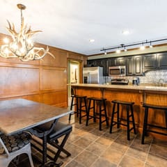 Jefferson House 3BR, Steps to Main, Walk to Skiing