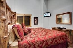 The Timber Wolf Lodge 2BR, mins to Canyons Skiing - Image 4