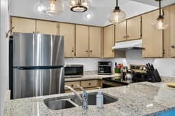 Walk to PCMR • Chic Top-Floor Mountain Condo - Image 3