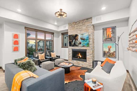 Blackstone 2BR | Walk to Lift, Pool, Hot Tub - Image 1