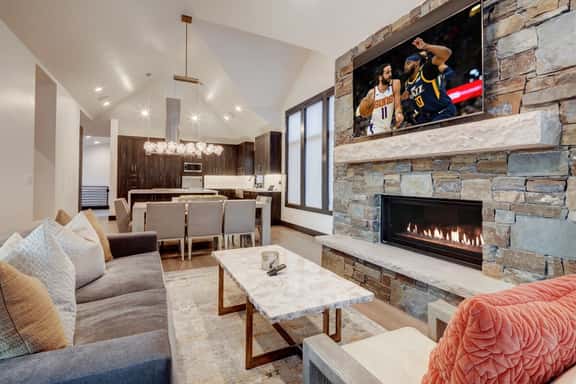 The Park Ave Retreat | 4BR Steps to Town Lift - Image 1