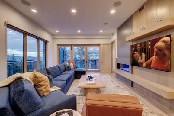 The Kings Crown | New Ski In Out 1BR at PC Base - Image 1