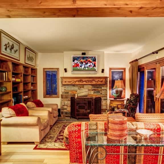 The Crescent Ridge, 2BR Ski Condo, Walk to Lifts! - Image 1