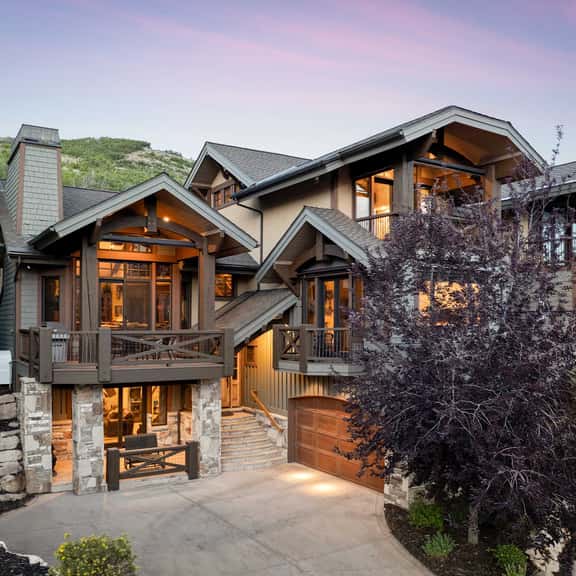 Luxury 4BR Retreat | Hot Tub, Views & Fireplace - Image 1