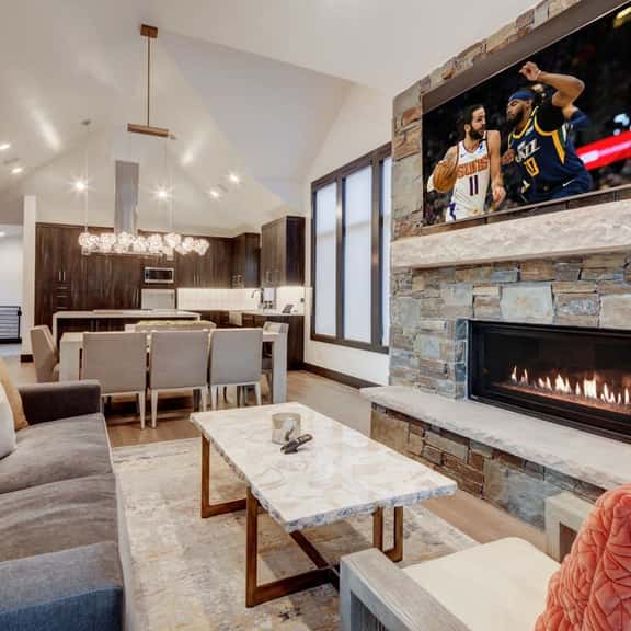 The Park Ave Retreat | 4BR Steps to Town Lift - Image 1