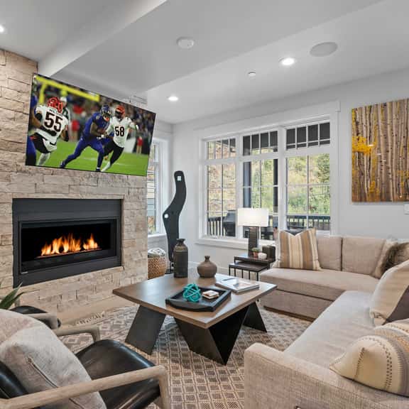 Luxury 5BR Getaway with Mountain Views & Hot Tub - Image 1