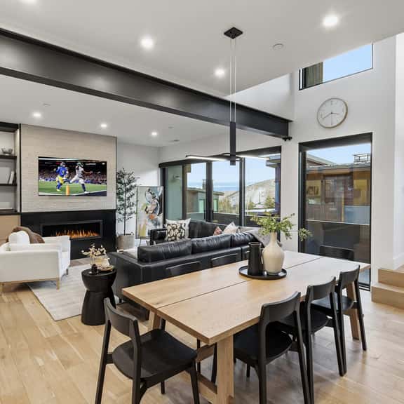 Walk to Sunrise Gondola • 5BR Townhome w/ Hot Tub - Image 1