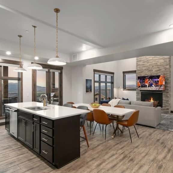 Blackstone 3BR | Pool, Walk to Lifts, Hot Tub - Image 1