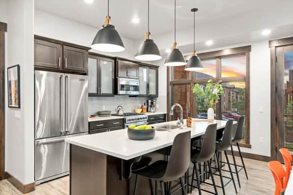 Blackstone 2BR | Walk to Lift, Pool, Hot Tub - Image 2