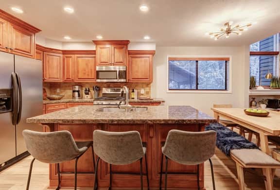The Red Pine | Canyons Village 4BR, mins to Gondola - Image 4