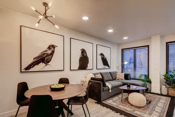 The Sanctuary on Main Modern 1BR Walk to Town Lift - Image 5