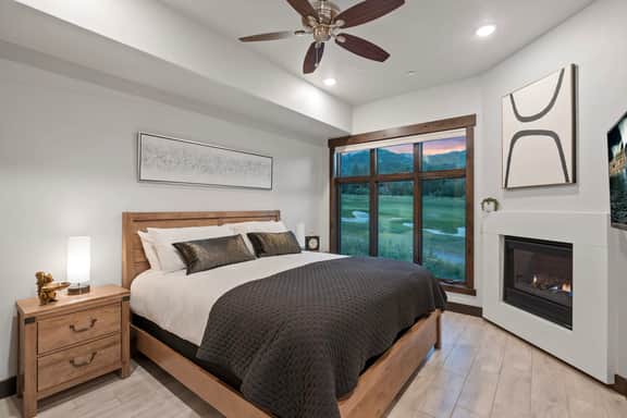 The Blackstone 2BR Walk to Lifts, Pool, Hot Tub - Image 5