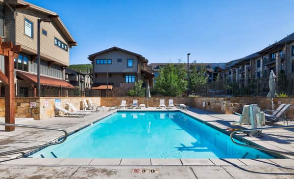 The Blackstone 2BR Walk to Lifts, Pool, Hot Tub - Image 3