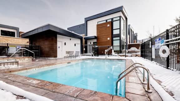 3BR Canyons Villa, Walk to Ski Lift, Hot Tub Views - Image 4