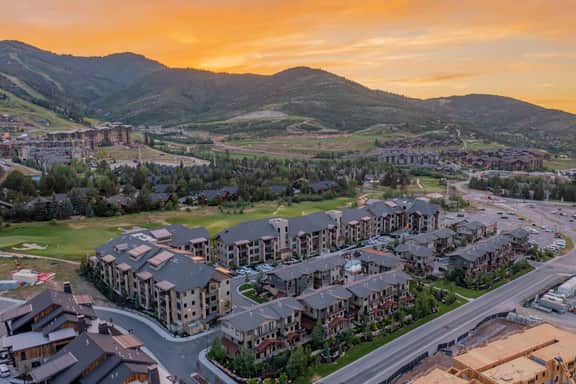 Lofts at Blackstone | 3BR Walk to Lifts, Pool - Image 2
