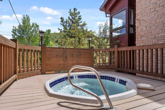 The Silver Cliff, 2BR Walk to Lifts and Main St! - Image 3