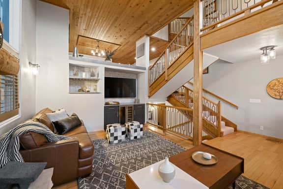 Old Town 6BR | Steps to Town Lift & Main St - Image 3