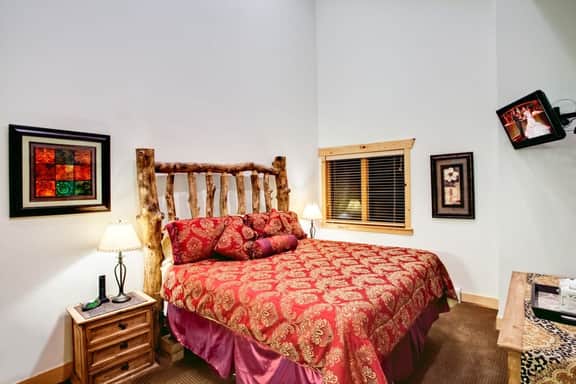 The Timber Wolf Lodge 2BR, mins to Canyons Skiing - Image 5