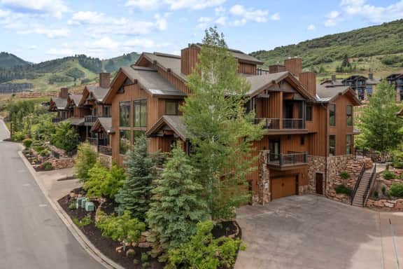 2BR Canyons Villa - Pool, Hot Tub, Walk to Lifts - Image 3