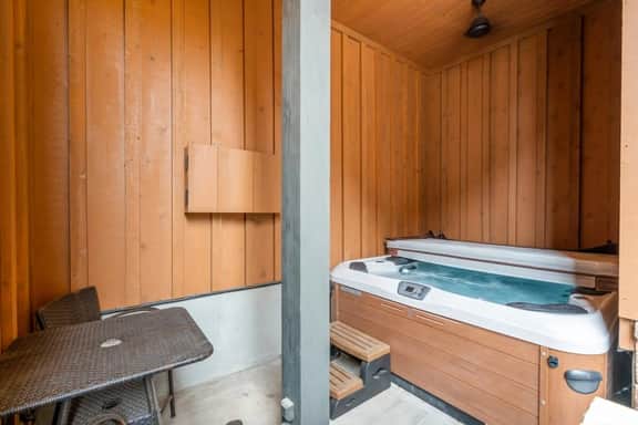 2BR Canyons Villa - Pool, Hot Tub, Walk to Lifts - Image 4