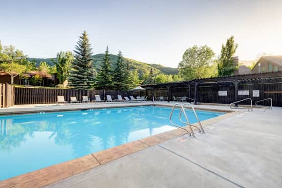 The Silver Spur | 5BR Cabin, Walk to PCMR - Image 2