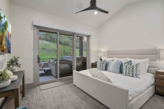 4BR Villa Walk to Lifts, Hot Tub, Brand New! - Image 5